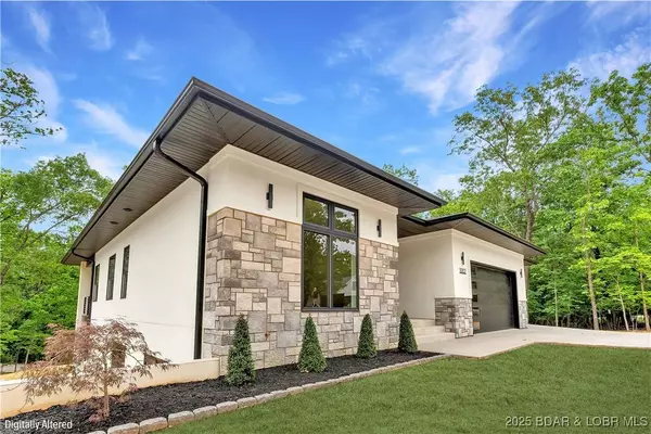 1002 Grand Point BLVD, Sunrise Beach, MO 65079