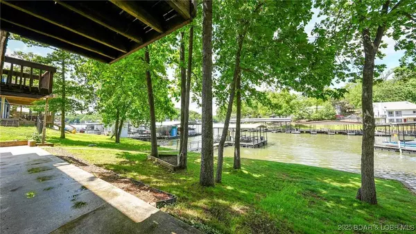 47 Dixie LN, Sunrise Beach, MO 65079