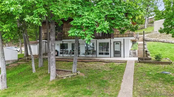 47 Dixie LN, Sunrise Beach, MO 65079