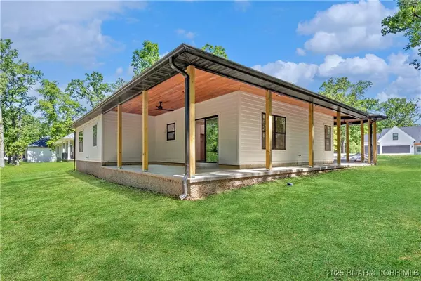 535 Grand Point BLVD, Sunrise Beach, MO 65079