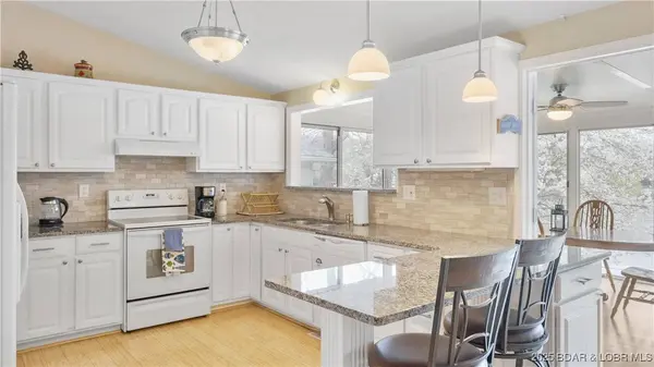 88 Hendrix Haven DR, Sunrise Beach, MO 65079