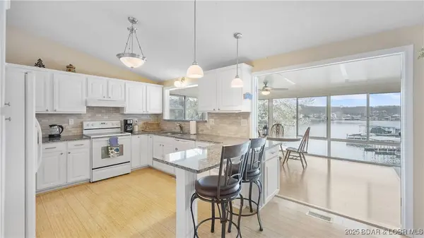 88 Hendrix Haven DR, Sunrise Beach, MO 65079