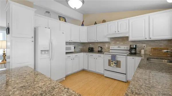 88 Hendrix Haven DR, Sunrise Beach, MO 65079