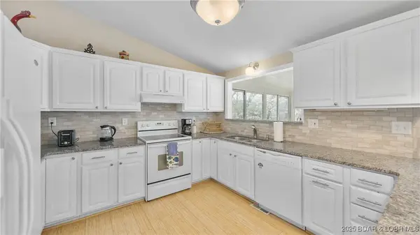 88 Hendrix Haven DR, Sunrise Beach, MO 65079