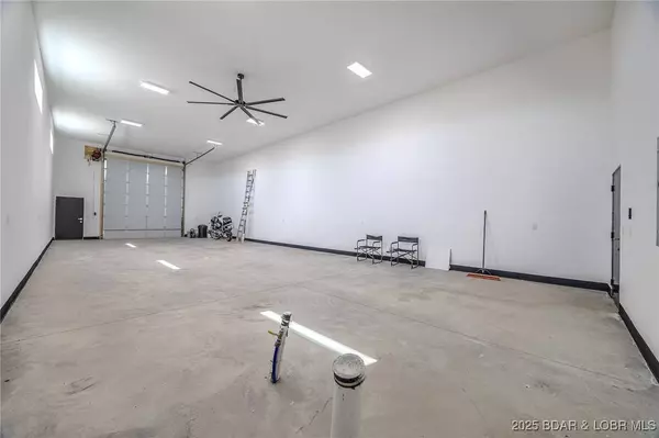 163 Hwy 135 #2, Laurie, MO 65037