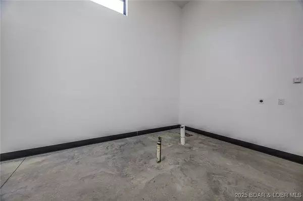 163 Hwy 135 #2, Laurie, MO 65037