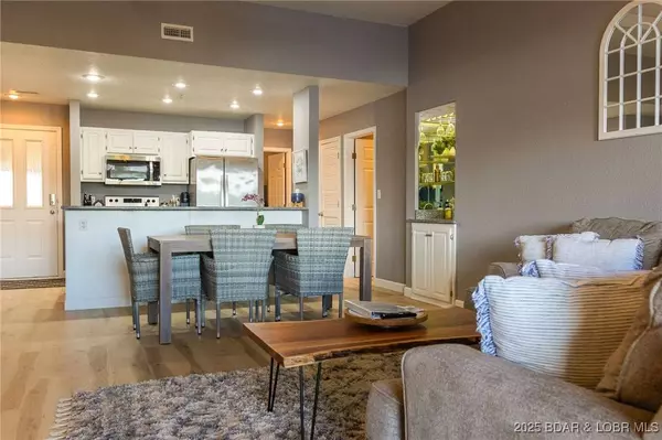 46 Aqua Fin DR #4A, Lake Ozark, MO 65049