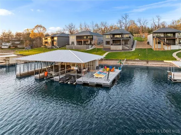 28107 Mariner PT, Gravois Mills, MO 65037