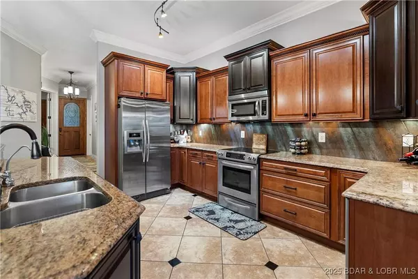 1184 Jeffries RD #415, Osage Beach, MO 65065