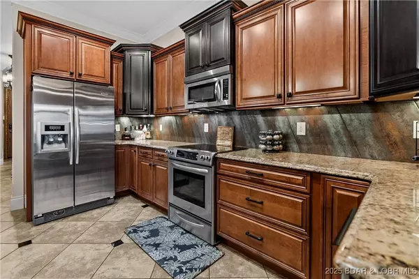 1184 Jeffries RD #415, Osage Beach, MO 65065