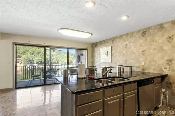 524 Indian Pointe DR #524, Osage Beach, MO 65065