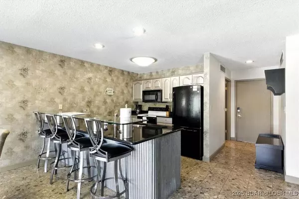 524 Indian Pointe DR #524, Osage Beach, MO 65065