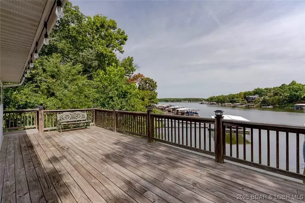 942 Pleasant Valley DR, Roach, MO 65787