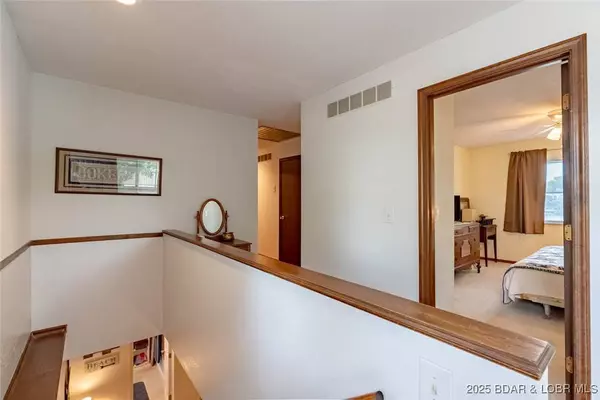 942 Pleasant Valley DR, Roach, MO 65787