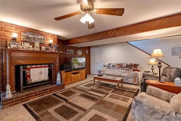 942 Pleasant Valley DR, Roach, MO 65787