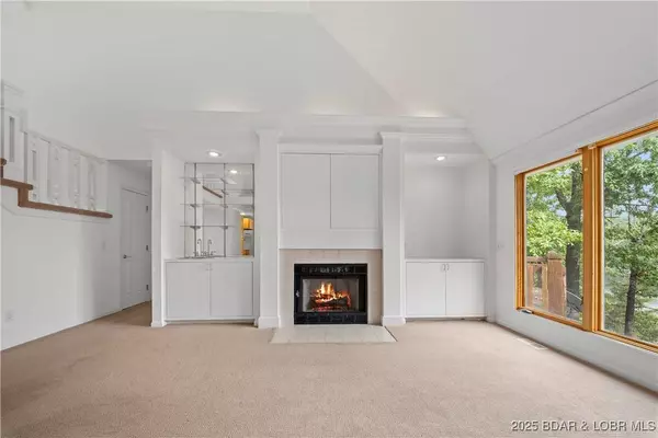 1409 Robyn CT, Osage Beach, MO 65065