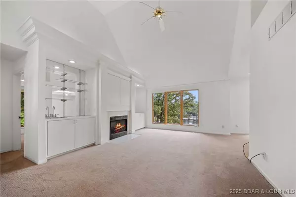 1409 Robyn CT, Osage Beach, MO 65065