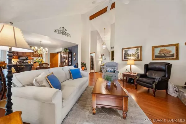 828 Foxhead Shores DR, Linn Creek, MO 65052