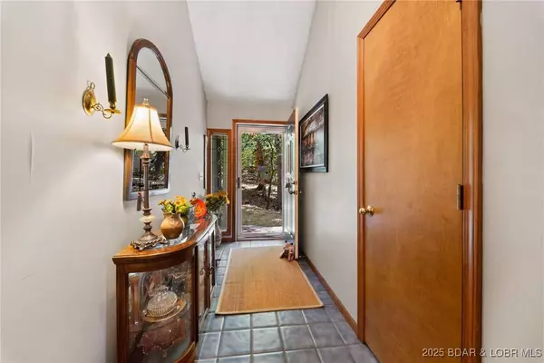 828 Foxhead Shores DR, Linn Creek, MO 65052