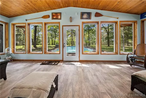 77 Longwood LN, Camdenton, MO 65020