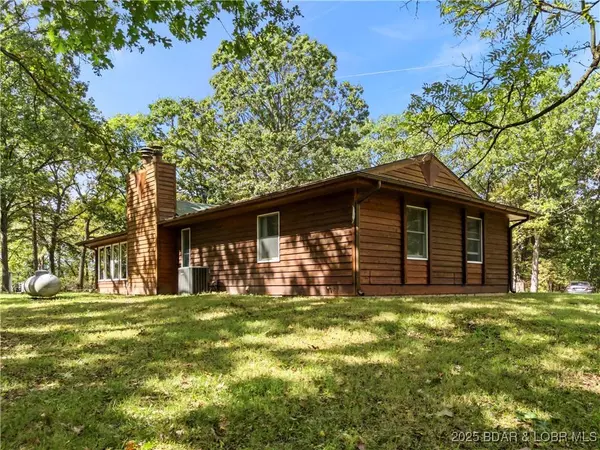 77 Longwood LN, Camdenton, MO 65020