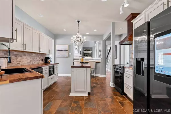 7 Lost Spike CT, Camdenton, MO 65020