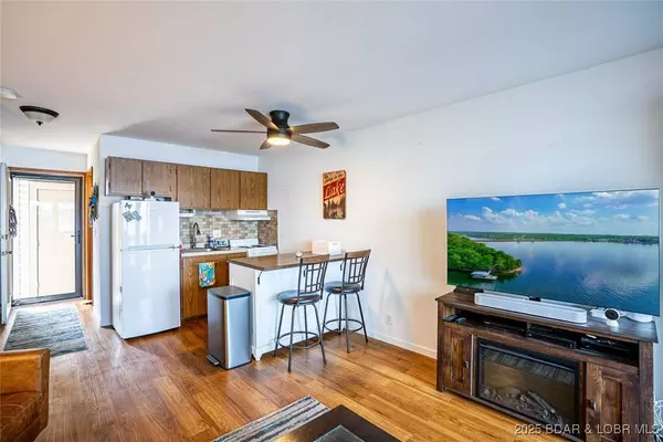 28 Hawk Harbor LN #2C, Lake Ozark, MO 65049