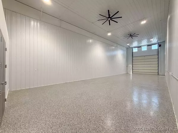 255 Shawnee Bend RD, Sunrise Beach, MO 65079