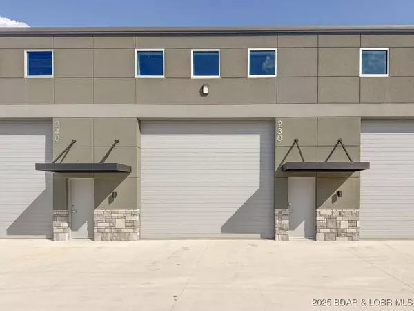 255 Shawnee Bend RD, Sunrise Beach, MO 65079