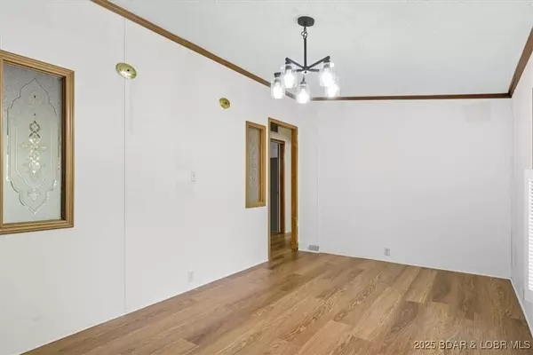 37 Kristy RD, Eldon, MO 65026