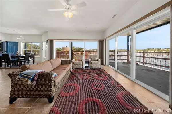 183 Upper Monarch Cove DR #4A, Lake Ozark, MO 65049