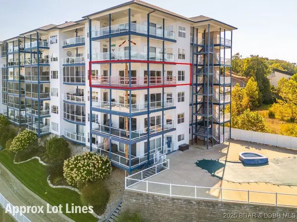 183 Upper Monarch Cove DR #4A, Lake Ozark, MO 65049