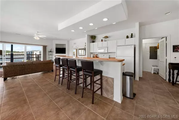 183 Upper Monarch Cove DR #4A, Lake Ozark, MO 65049