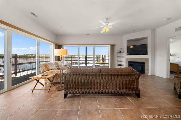 183 Upper Monarch Cove DR #4A, Lake Ozark, MO 65049