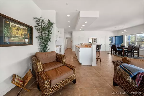 183 Upper Monarch Cove DR #4A, Lake Ozark, MO 65049