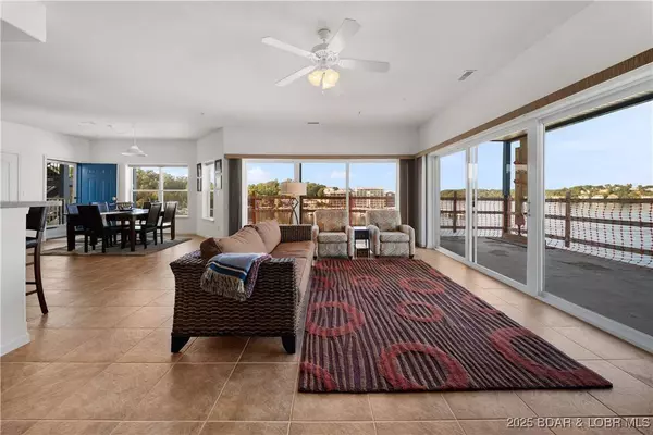 183 Upper Monarch Cove DR #4A, Lake Ozark, MO 65049