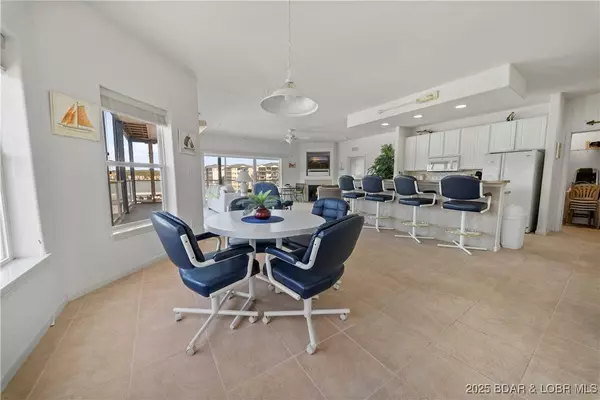 183 Upper Monarch Cove DR #3A, Lake Ozark, MO 65049