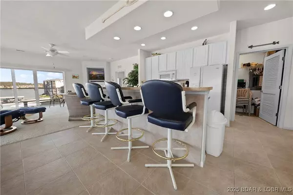 183 Upper Monarch Cove DR #3A, Lake Ozark, MO 65049