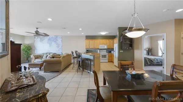 1230 Lands End Pkwy #304, Osage Beach, MO 65065