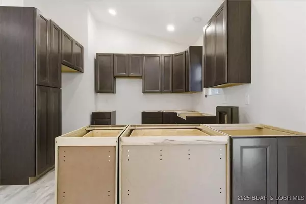 85 Fox Run RD, Sunrise Beach, MO 65079