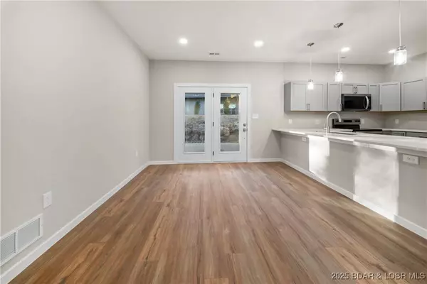 6 Kathleen CT, Kaiser, MO 65047