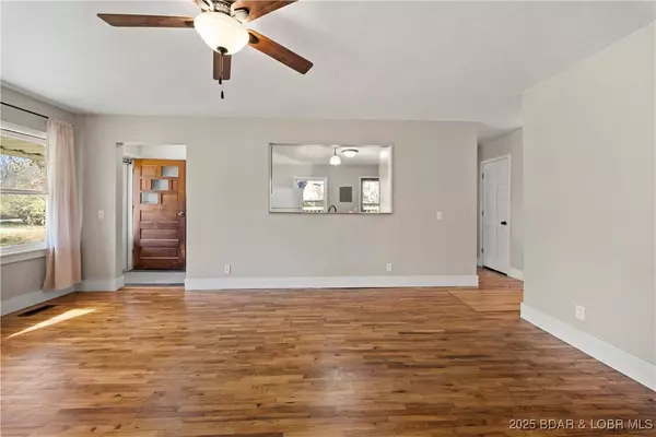 1598 Long LN, Eldon, MO 65026