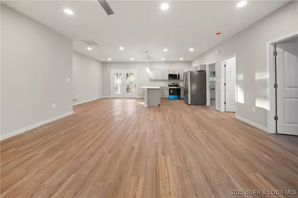 6 Kathleen CT, Kaiser, MO 65047