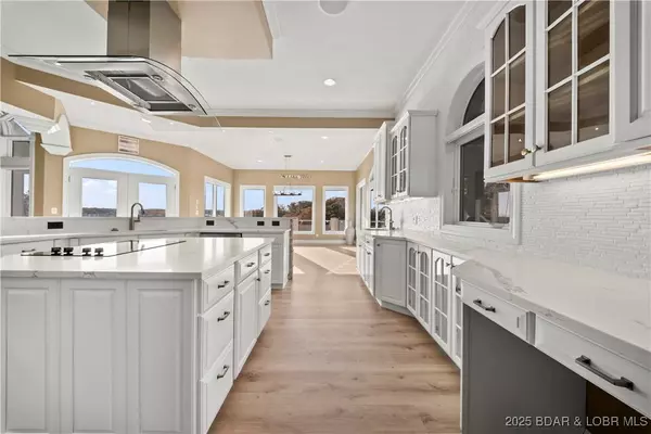 489 Forestridge LN, Sunrise Beach, MO 65079