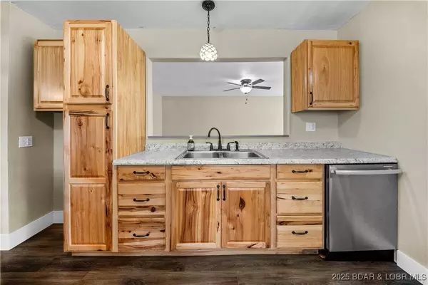 1598 Long LN, Eldon, MO 65026