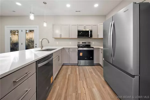 6 Kathleen CT, Kaiser, MO 65047