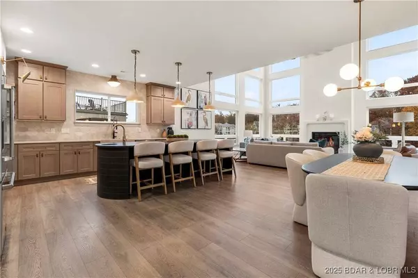 154 Via Cresta DR, Sunrise Beach, MO 65079