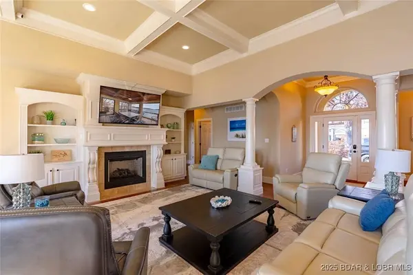 32 Quiet Waters LN, Sunrise Beach, MO 65079