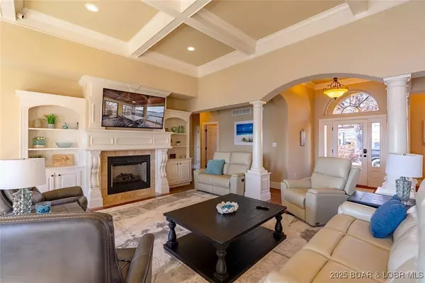 32 Quiet Waters LN, Sunrise Beach, MO 65079