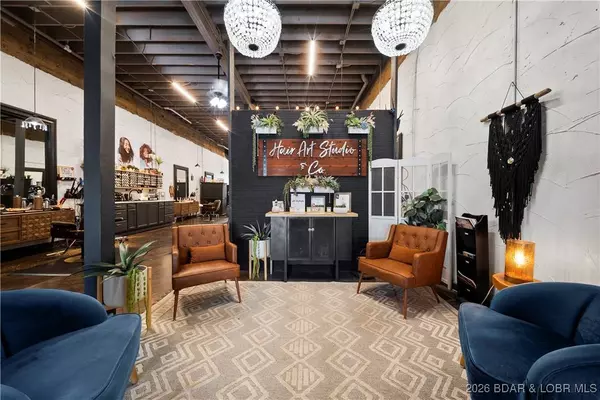 2 Camden CT NE, Camdenton, MO 65020